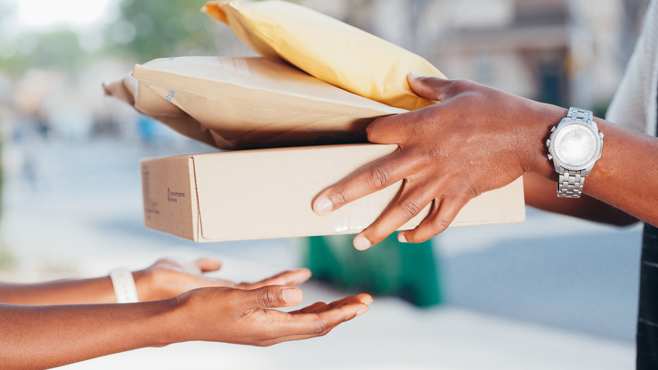 Courier Service for the Students: How Students Can Save with Courier Services